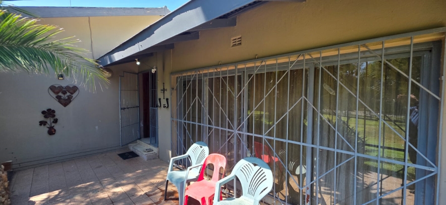 5 Bedroom Property for Sale in Songloed North West